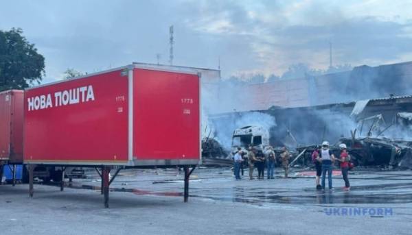 Склад логістичного оператора в Запоріжжі зазнав удару російських військ, спричинивши займання.