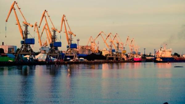Maersk тимчасово припиняє діяльність у порту “Чорноморськ” через обстріли з боку Росії