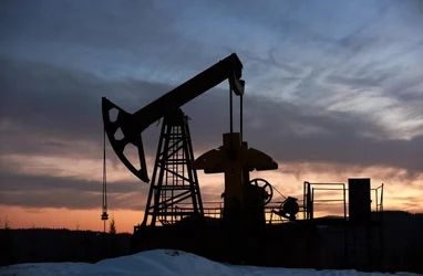 Світові резерви нафти зменшилися на мільйони барелів — Bloomberg