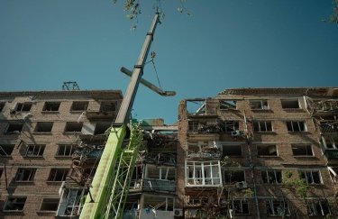 У Києві триває відновлення сотень пошкоджених війною будинків / Міністерство розвитку громад та територій України пошкоджений будинок після обстрілу РФ