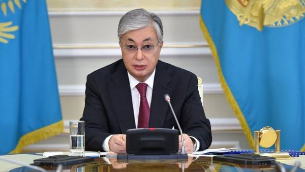 Президент Казахстану Токаєв закликав Путіна зупинити війну проти України.