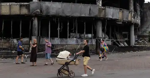 Лук’янівка: від сходу до заходу сонця – від ранкової прогулянки з песиками до нічного перебування в метро