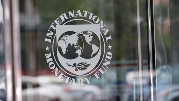 Колишні посадовці та фахівці звернулися до МВФ з проханням не наполягати на скасуванні поправок щодо PEP.