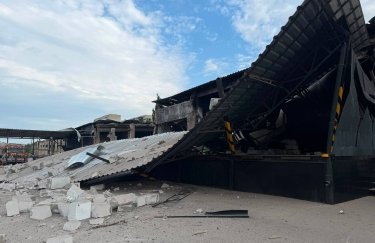 Обстріл Ізюма з боку КАБамі: постраждали філія Нової пошти, склад і транспорт