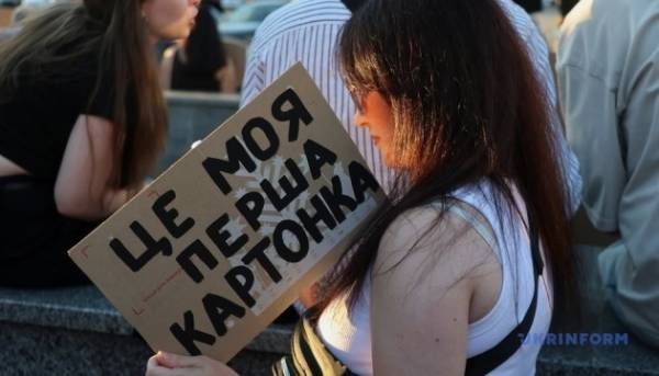 У Харкові та Одесі громадяни організували мітинги на підтримку колишнього міністра Федорова.