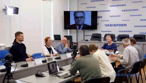 РетроМузФест ім. Веселовського 2024: “Музика, яка стирає межі”