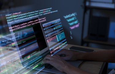 як змінився ІТ-ринок України у першому півріччі / Freepik програміст