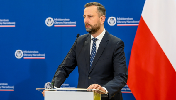 Україна продовжить отримувати військову допомогу від Польщі, незважаючи на заперечення опозиції, заявив голова оборонного відомства.