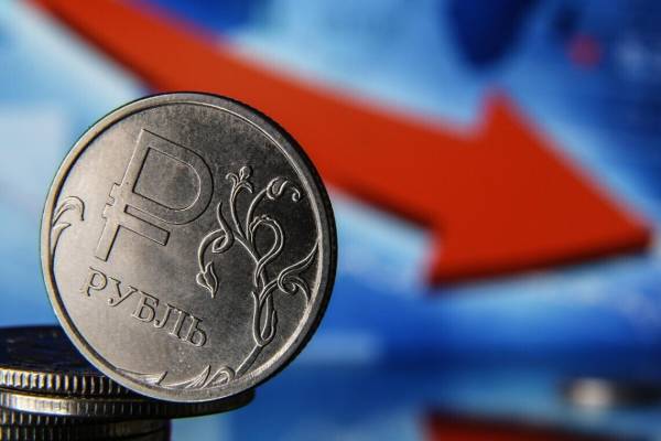 росія навмисно знецінює рубль для поповнення бюджету, повідомляє Мінфін
