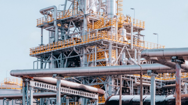 Росія уклала угоду про переробку частини своєї нафти в Казахстані через атаки з України.
