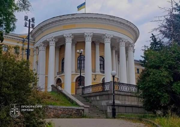 Прокуратура через суд повернула державі будівлі, які раніше належали Жовтневому палацу.