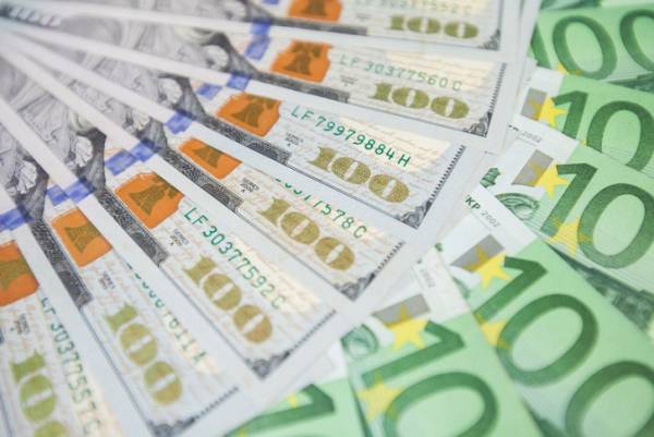 Національний банк повідомив про різке здешевлення долара та євро на міжбанківському ринку.