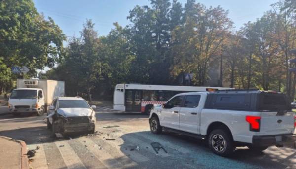 У Харкові трапилася дорожня пригода за участю автобуса, є постраждалі – дев’ять осіб.
