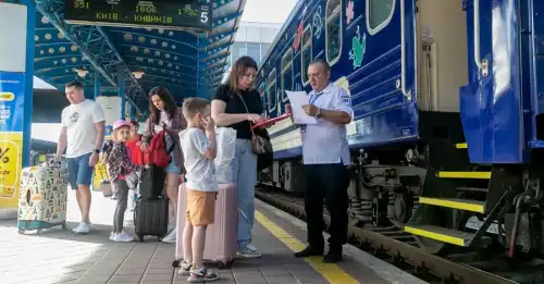 Як діяти, якщо ваш рейс скасували або затримали: поради від Укрзалізниці