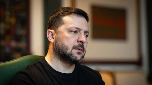 Зеленський закликає Європу та Америку посилити тиск на Росію та надати Україні більше засобів захисту для її громадян.