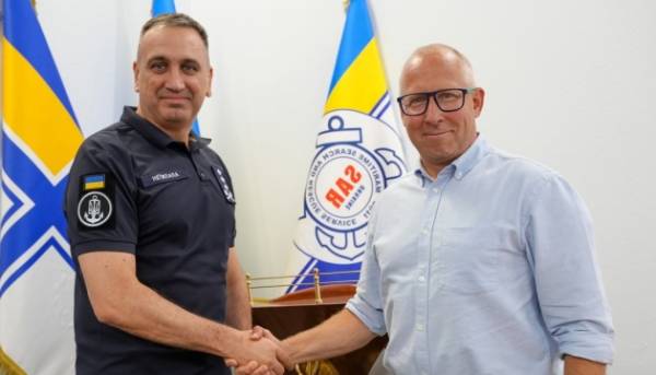 Глава Міноборони обговорив зі шведським колегою нарощування потенціалу ВМС