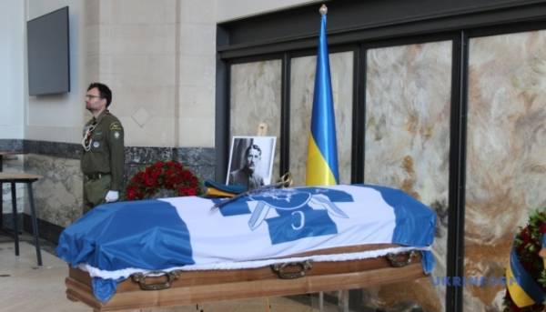 У Роттердамі здійснили ексгумацію решток полковника Євгена Коновальця
