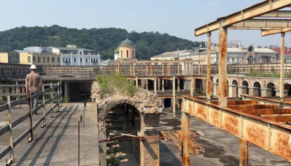 Кличко звертається до Корецького за сприянням у передачі Гостинного двору у власність Києва