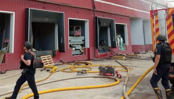 У Харкові після обстрілу російськими військами загорілися склади видавництва «Ранок».