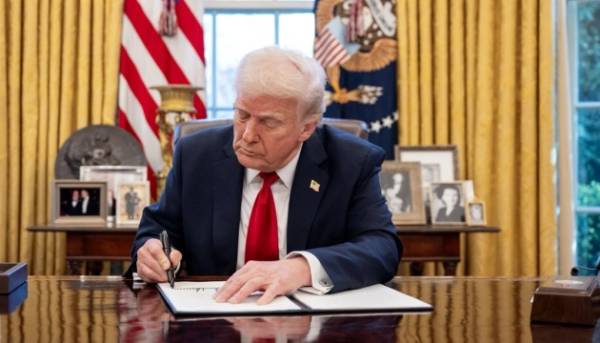 Нові розпорядження Трампа обмежують право на громадянство за народженням