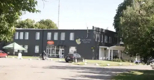 Скандал із закупівлями курячого м’яса: торгова мережа “Делікат” продовжує реалізацію продукції птахофабрики, яку звинувачують у екологічному тероризмі