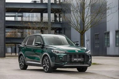 10 найкращих нових кросоверів з автоматичною коробкою передач до 25 000 доларів