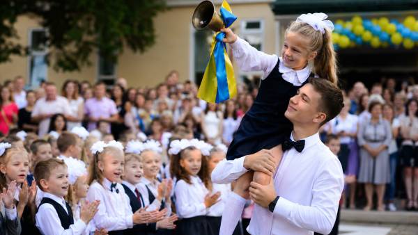 Близько 3 мільйонів українських школярів розпочнуть навчання, серед яких 240 тисяч – учні перших класів ➜ ZMINA