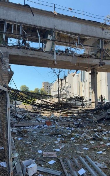 Російські сили зруйнували офіс видавництва “Наш Формат” унаслідок нічного обстрілу Києва
