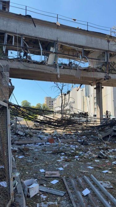 Фото 2 — "Наш Формат" знову під ударом: внаслідок атаки РФ пошкоджено офіс видавництва (ФОТО)