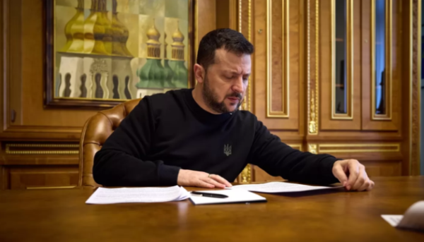 Президент Зеленський відзначив ще три бригади Збройних сил, Національної гвардії та прикордонників почесною відзнакою «За мужність та відвагу».