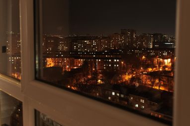 Від 6 до 40 годин без електрики: як київські житлові комплекси готуються до відключень світла