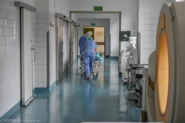 Близько 4000 українських медиків отримали дозвіл на роботу в Польщі після початку повномасштабного вторгнення.