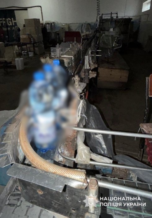 Фото 3 — 2 000 пляшок за годину: на Львівщині викрили нелегальний завод мінеральної води