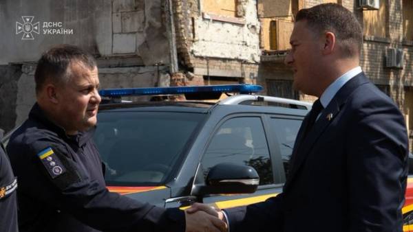 Керівник ДСНС та британський міністр оборони оглянули зони у Києві, що зазнали російських атак.