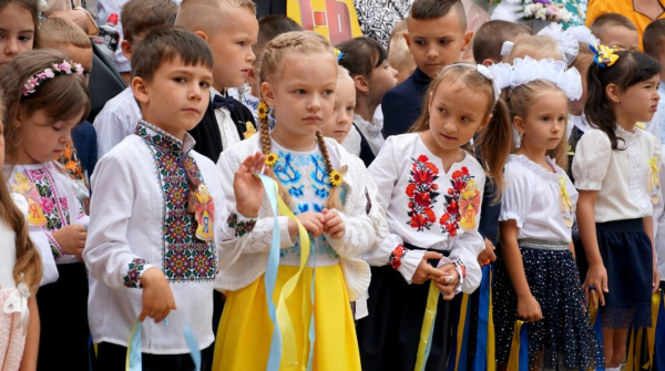 Парламент повідомив, скільки першокласників цього року розпочнуть навчання в українських школах