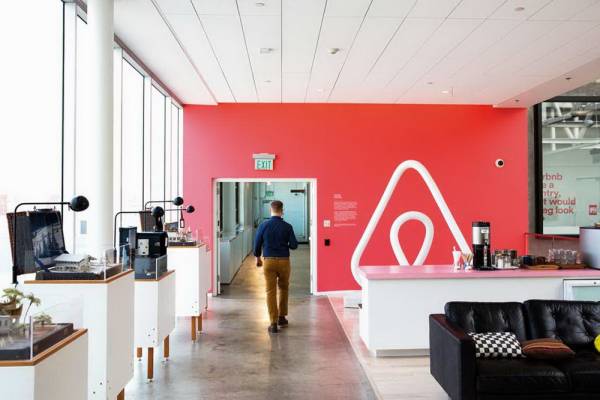 Як штучний інтелект допомагає Airbnb у боротьбі з гостями, які влаштовують вечірки