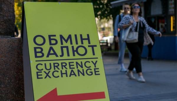 Долар та євро втрачають у ціні: офіційний курс гривні станом на 5 серпня