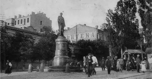 Таємничий постамент мецената Бобринського: як століття тому в столиці демонтували пам’ятник благодійнику