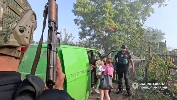 На Запоріжжі вдалося вивезти з-під ворожих атак велику родину з дітьми та літню людину ➜ ZMINA