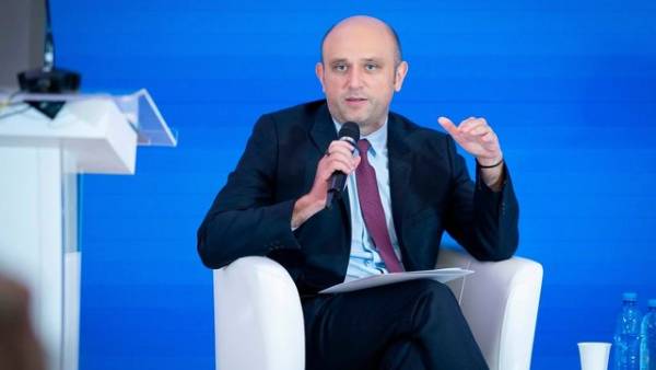 Мінекономіки аналізує зниження прогнозу ВВП України на 2026 рік через атаки та блокування портів.