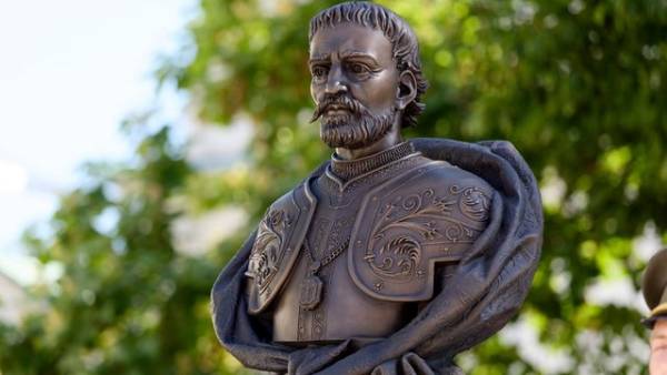 Український президент зобов’язав Кабінет міністрів організувати конкурс на пам’ятник гетьману Мазепі, що буде розташований у Києві.
