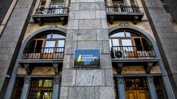НАБУ та САП опублікували свіжий відеозапис, що висвітлює корупційні дії керівників Офісу Президента та народних обранців. Операція під назвою “Феміда” спрямована на розкриття епізодів незаконного захоплення власності.