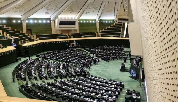 Іранський парламент затвердив законопроєкт щодо санкцій за взаємодію з “недружніми” ЗМІ ➜…