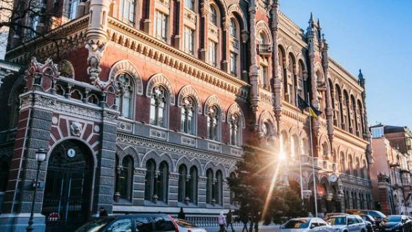 Національний банк запровадив комплекс заходів для полегшення валютних операцій громадян