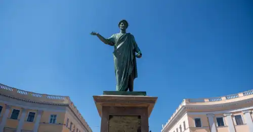 В Одесі відкрито пам’ятник Дюку вперше за понад чотири роки.