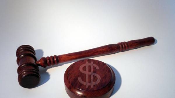 Рідну людину колишньої керівниці Хмельницької МСЕК судитимуть через спробу приховати близько 20 мільйонів гривень на банківському рахунку в Австрії.