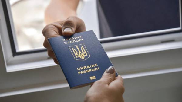 Українцям радять ставити відмітку в паспорті при виїзді з України через нові вимоги Євросоюзу ➜ ZMINA