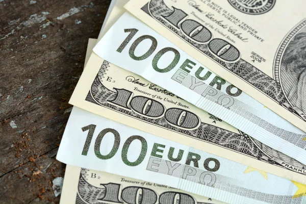 Міжбанк завершився зниженням курсу долара та євро — Мінфін