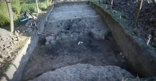 Біля Пліснеська на території городища археологи виявили майстерню ремісника, що датується IX–X століттями.