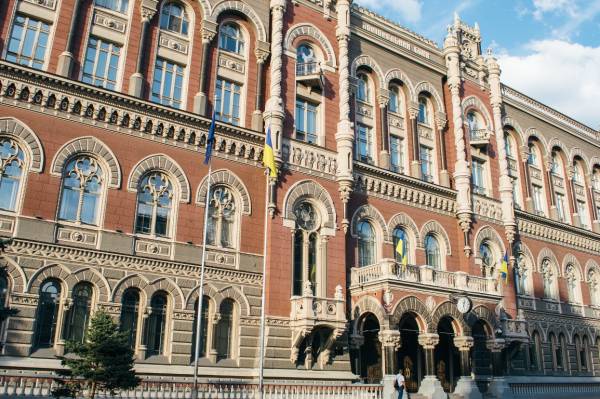 Найбільш збитковою фінустановою за перше півріччя виявився банк “Альянс”.